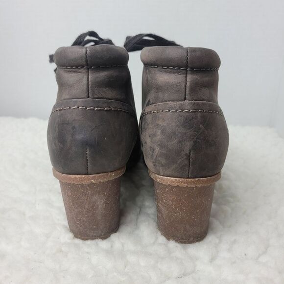 Clarks Sashlin Sue Womens Bootie Size 8 Brown Ankle Heeled Shoes - Picture 4 of 9